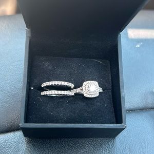 The Leo Ideal Cut Diamond Engagement Ring and Wedding Band.Only worn for a year.